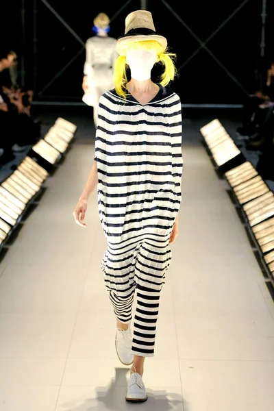 Look 11